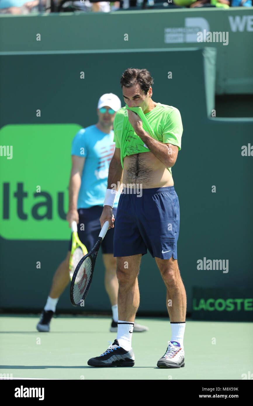 Key Biscayne, Florida, Stati Uniti d'America. Xx marzo, 2018. Roger Federer durante il giorno 2 del Miami apre al Crandon Park Tennis Center su Marzo 20, 2018 in Key Biscayne, Florida Persone: Roger Federer Credito: tempeste Media Group/Alamy Live News Foto Stock