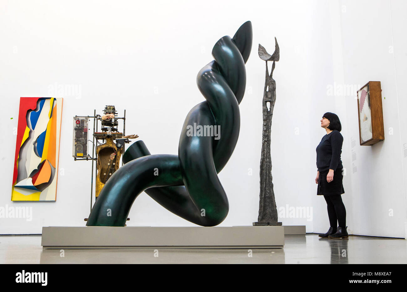 Gallery dipendente Alice Miller opere viste in una nuova mostra intitolata Le collezioni di scultura, come Henry Moore Institute e i vicini Leeds Art Gallery celebrare la loro collaborazione di lunga data con il nuovo multi venue mostra. Foto Stock