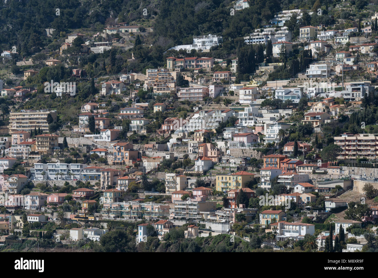 Un cluster di edifici residenziali in Costa Azzurra, Francia, Alpes Maritimes, Roquebrune Cap Martin Foto Stock