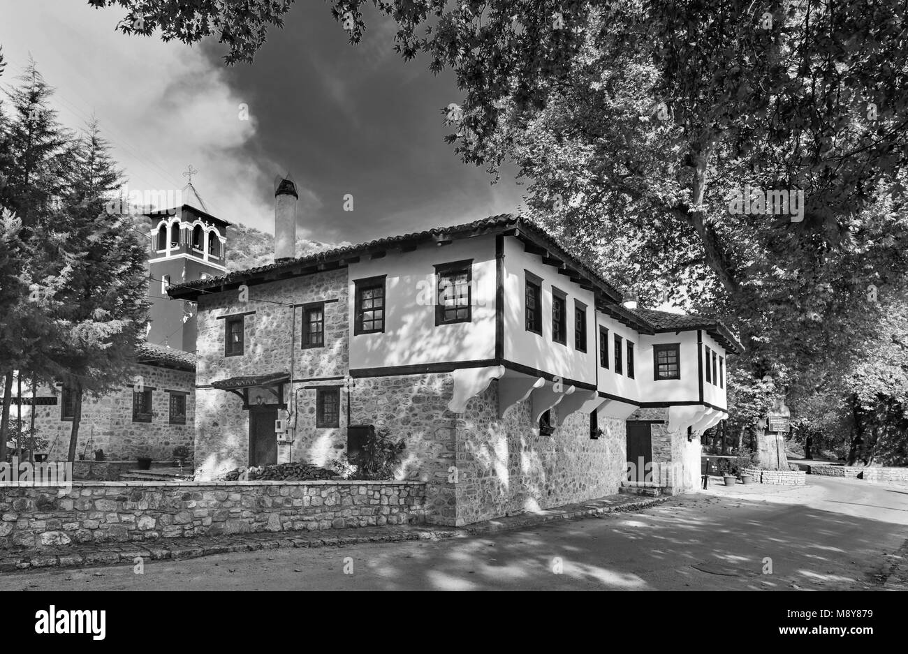 La bizantina 'Mavriotissa' monastero (XI sec.) al lago Orestias (Orestiada) con antichi affreschi all'interno, nella città di Kastoria, Macedonia occidentale, Grecia Foto Stock