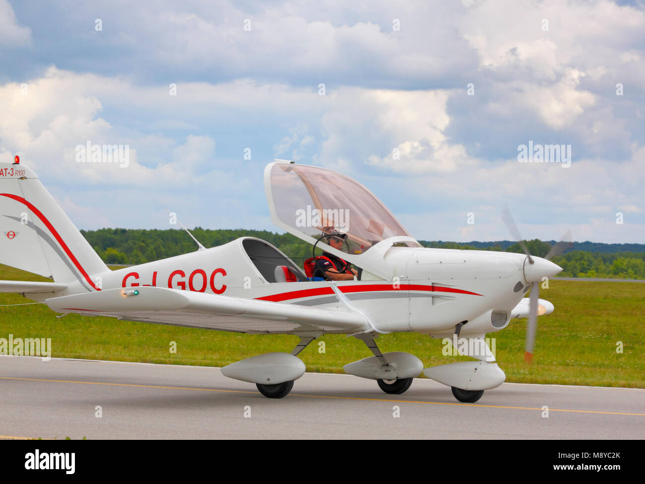 L'Aero A-3 R100 sulla pista durante la International Air Show al Giubileo del Polish Air Force Academy " Scuola di Eaglets'. Deblin, Polonia. Foto Stock