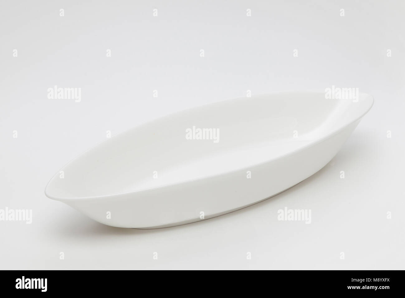 Vuoto bianco piatto ovale Foto Stock