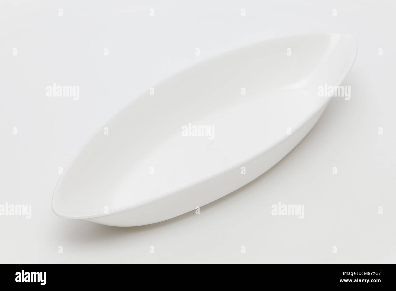 Vuoto bianco piatto ovale Foto Stock