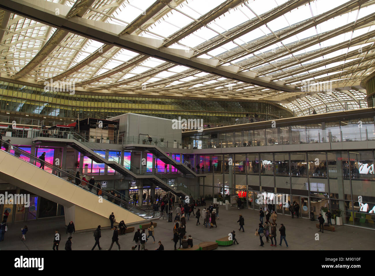 Il centro commerciale Les Halles a Parigi Francia Foto Stock