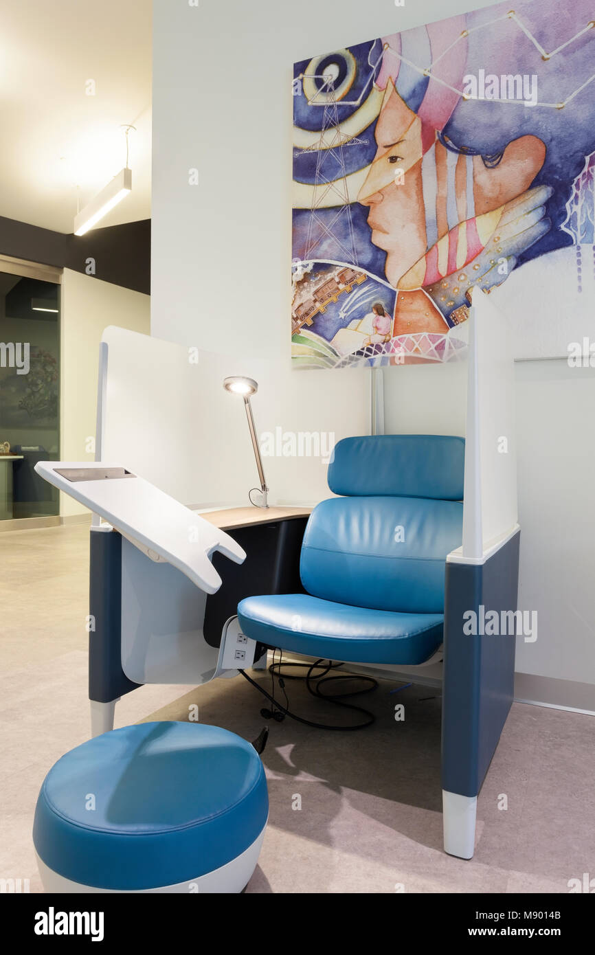 Una scrivania all'interno della Bergeron centro per eccellenza di ingegneria a York University Campus Keele a Toronto, Ontario, Canada. Foto Stock