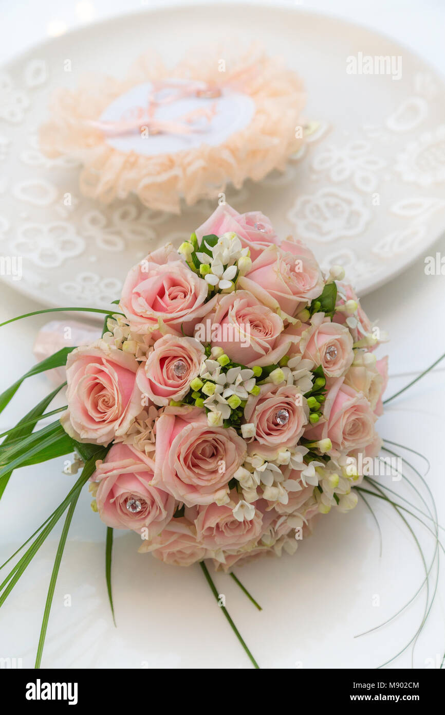 Sposa bouquet di rose Foto Stock