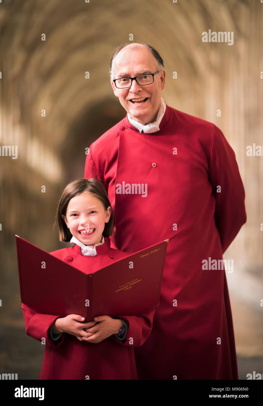 La cattedrale di Gloucester che ora è il reclutamento di ragazza coristi del coro Nov 2017 REGNO UNITO Foto Stock