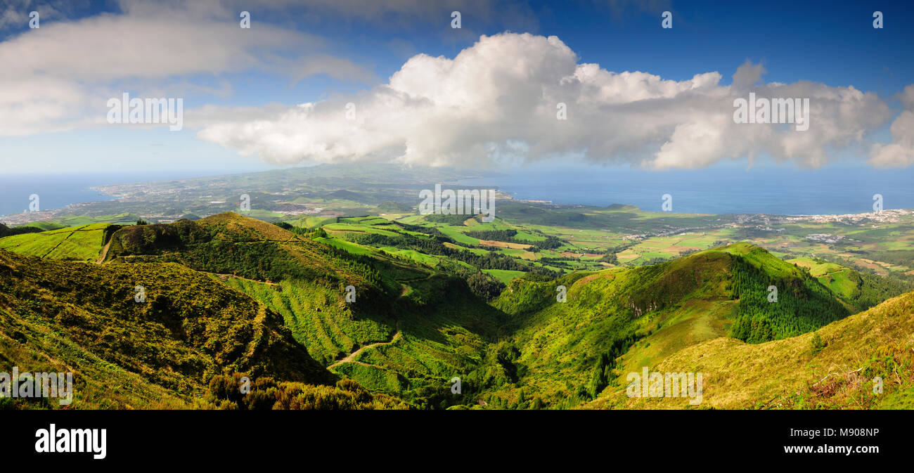 Crateri vulcanici, São Miguel Island. Isole Azzorre, Portogallo Foto Stock