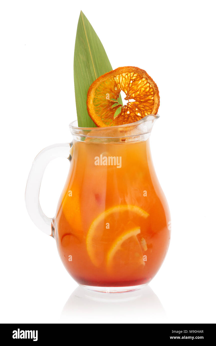 Orange cocktail in una brocca aperta Foto Stock