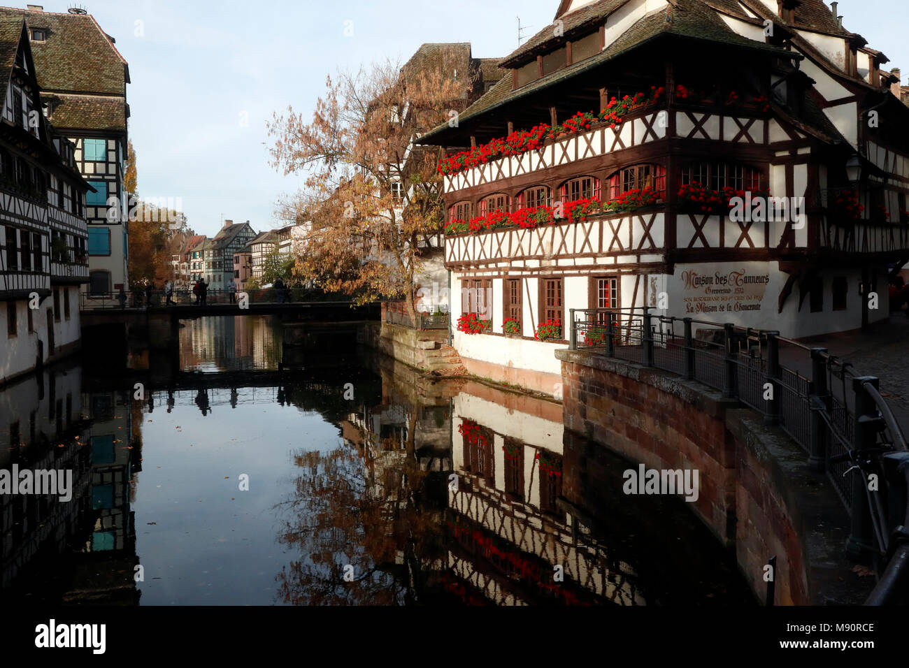 In legno case di storico quartiere La Petite France. Strasburgo. La Francia. Foto Stock