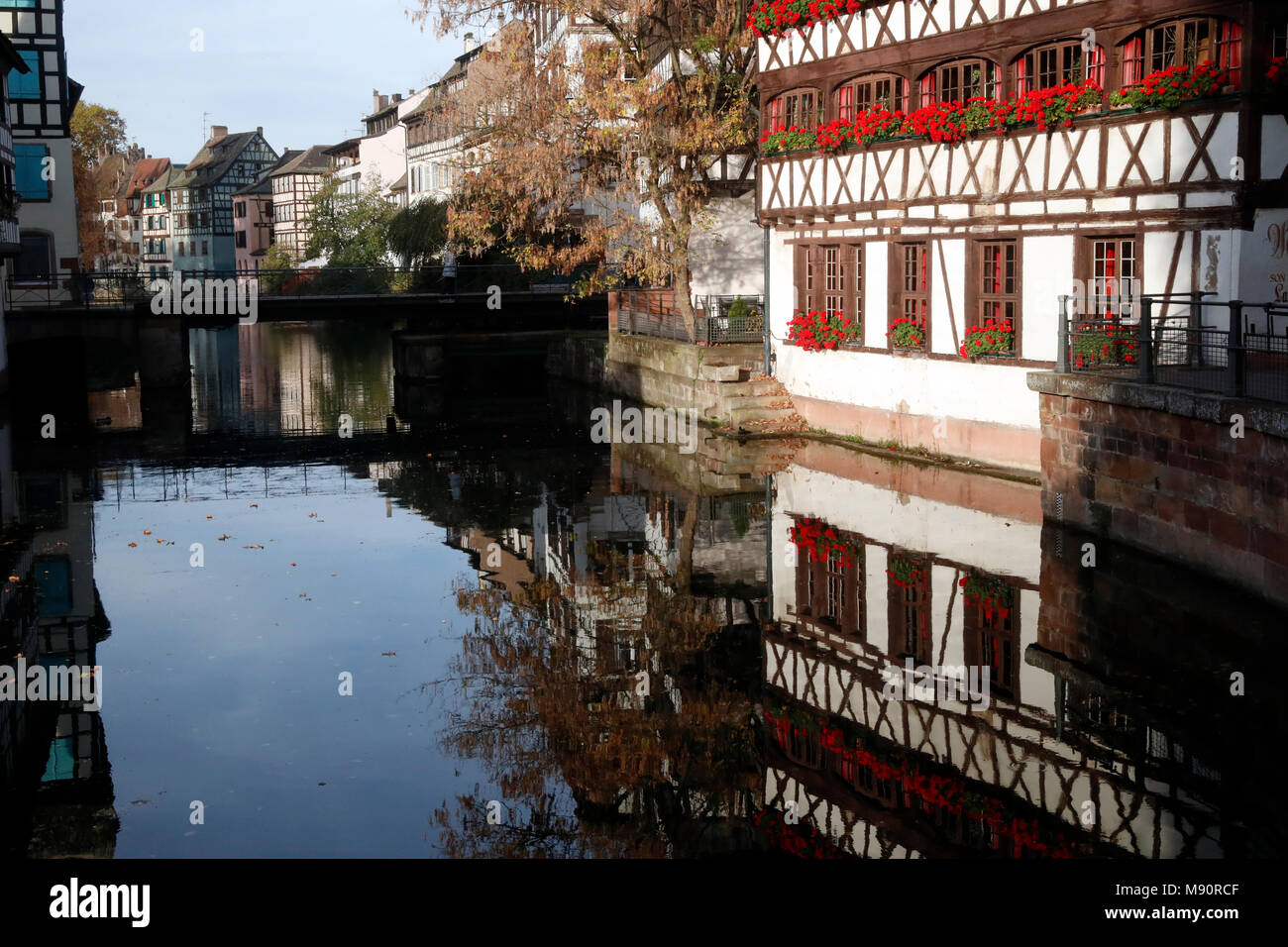 In legno case di storico quartiere La Petite France. Strasburgo. La Francia. Foto Stock