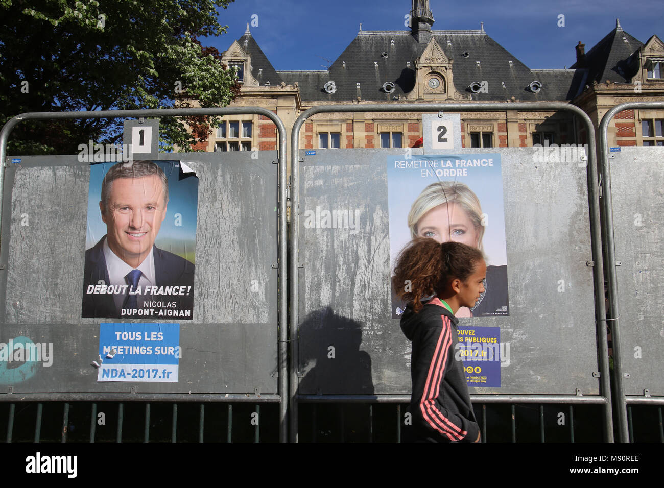 Elezione di cartelloni in Montrouge, Francia. Foto Stock