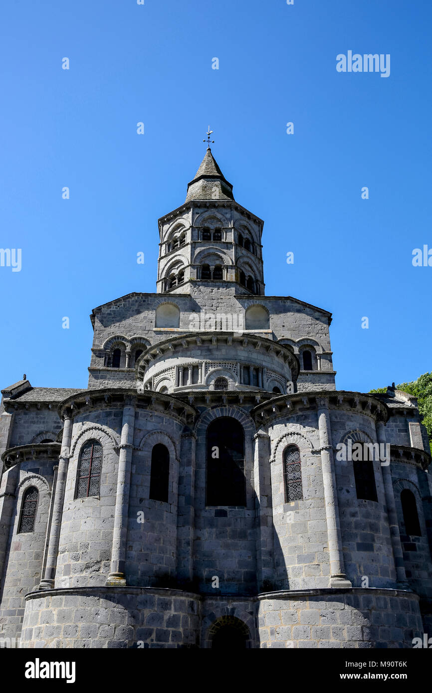 Notre Dame d'Orcival basilica, Orcival, Francia. Foto Stock