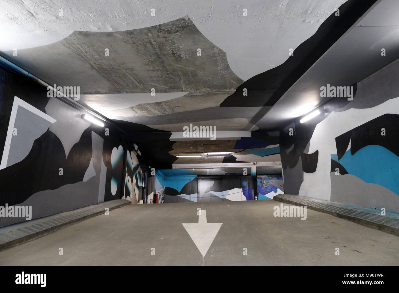 2 KM 3 Saint-Gervais Mont-Blanc contempory art piattaforma. Arte di strada. Il lavoro realizzato da Satone ( Spagna ). Foto Stock