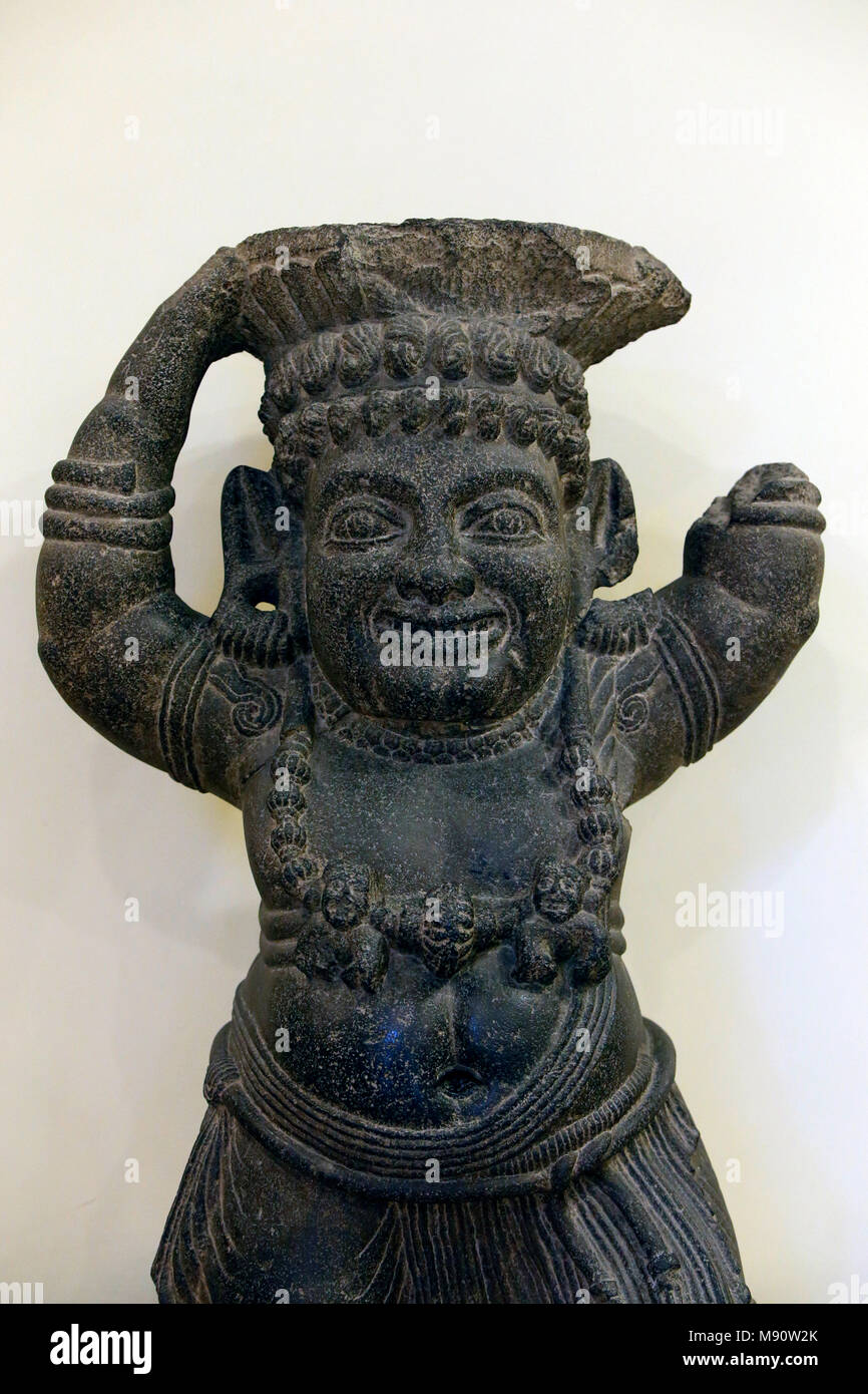 Museo Nazionale dell'India, New Delhi. Yaksha (maschio piccolissima spirito della natura). Savatahama, il II secolo A.C. Pitalkhora, Maharastra. La pietra. Dettaglio. India. Foto Stock