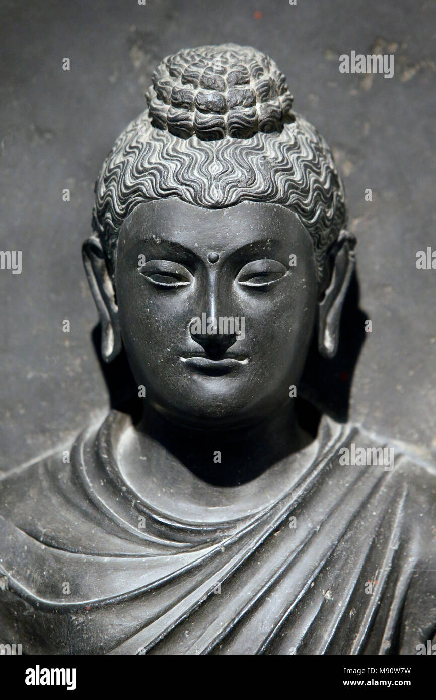 Museo Nazionale dell'India, New Delhi. Statua di Budda. Kushana, II secolo D.C. Gandhara. Lo scisto. Dettaglio. India. Foto Stock