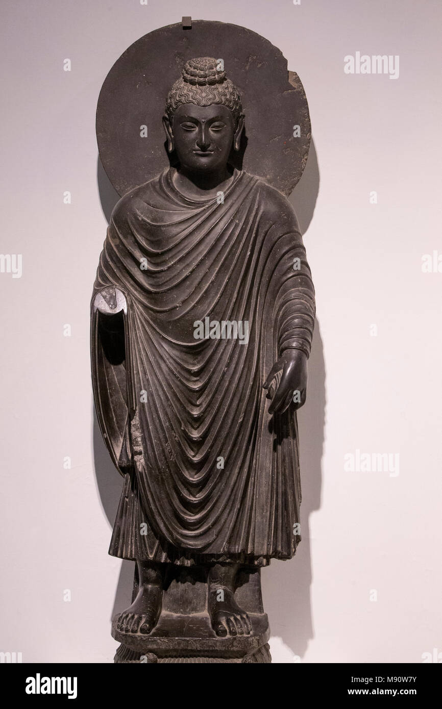 Museo Nazionale dell'India, New Delhi. Statua di Budda. Kushana, II secolo D.C. Gandhara. Lo scisto. India. Foto Stock