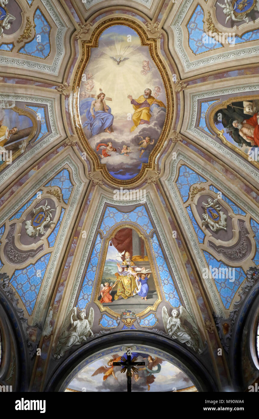 Chiesa Saint-Grat. Soffitto dipinto. La santa Trinità. Il Padre, Gesù e lo Spirito Santo. Valgrisenche. L'Italia. Foto Stock