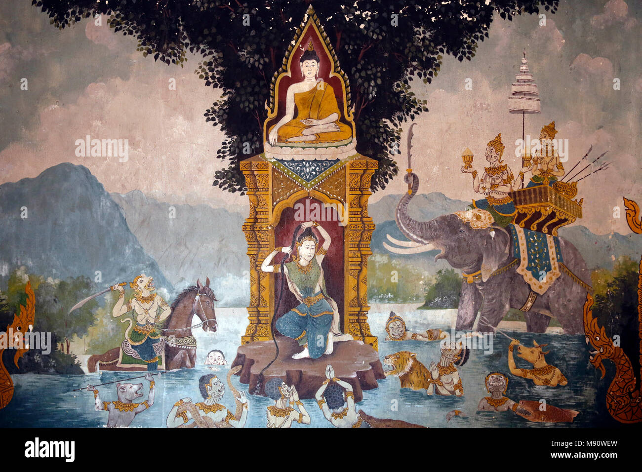 Affresco raffigurante una scena del Buddha la vita in Wat Phra Doi Suthep, Chiang Mai. Phra Mae Thorani torsioni i suoi capelli lunghi e torrenti di acqua crea Foto Stock
