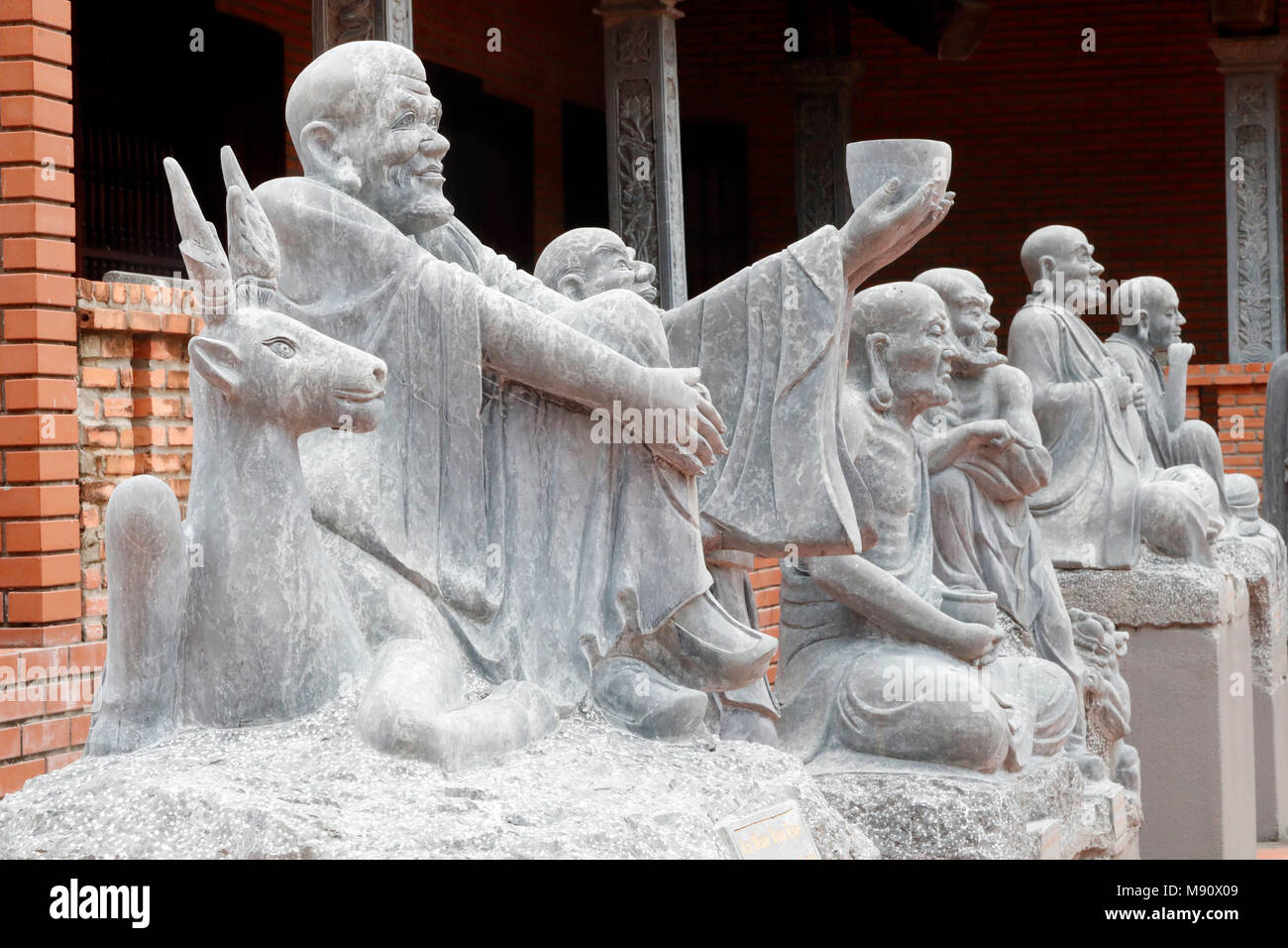 Chua Ho Quoc pagoda. Pindola Bharadvaja era uno dei quattro Arhats chiesto dal Buddha a rimanere nel mondo per propagare la legge buddista (Dharma). Phu Quoc Foto Stock