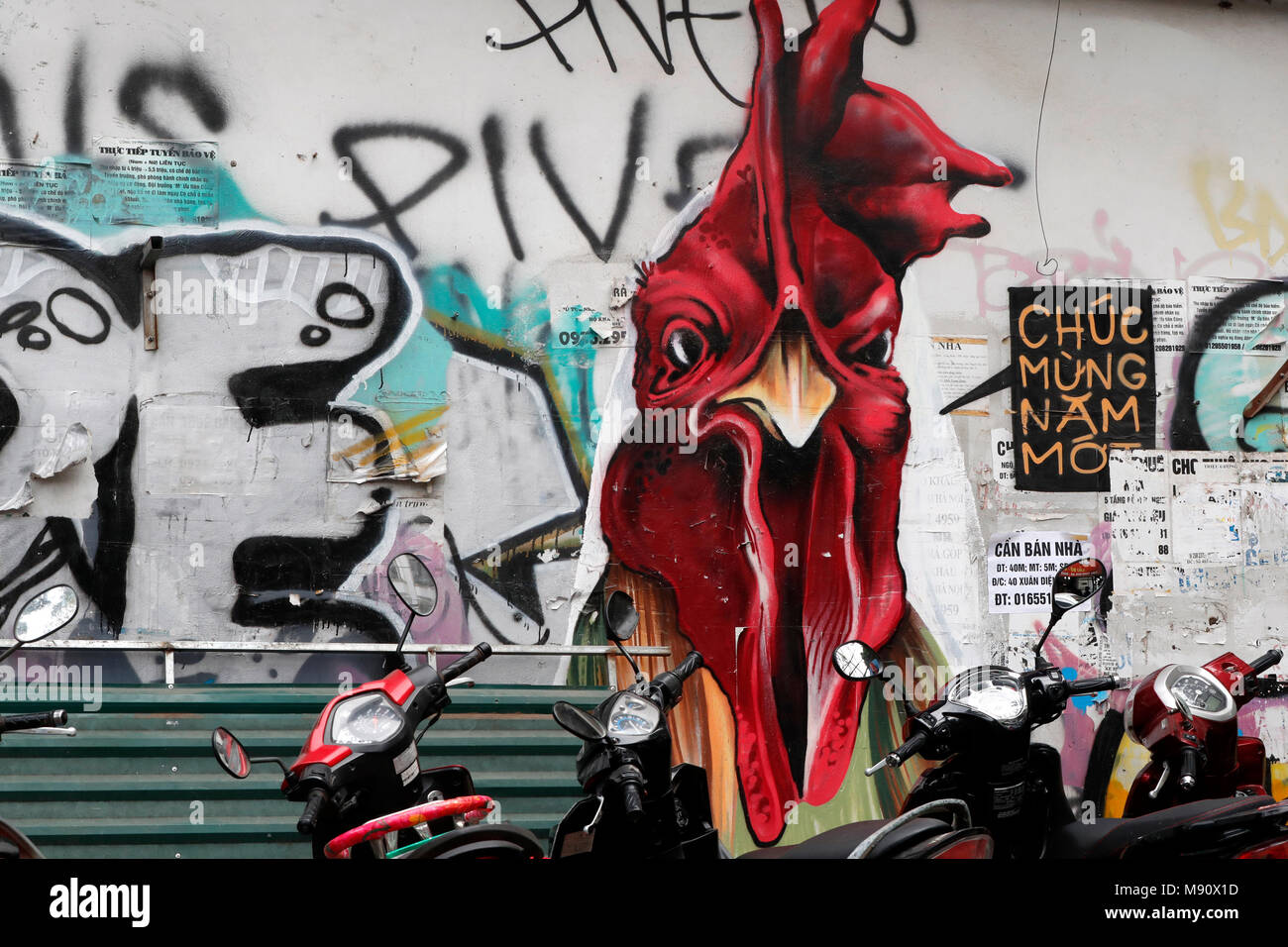 Pittura murale. Il 2017 è l'Anno del Gallo secondo zodiaco cinese. Hanoi. Il Vietnam. Foto Stock