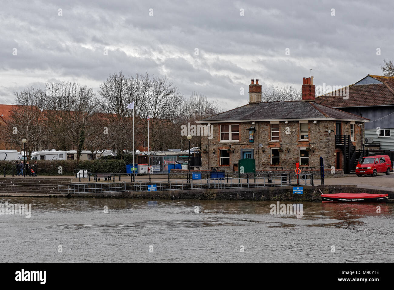 The Cottage Inn pub a Spike Island, Floating Harbour, Bristol Foto Stock