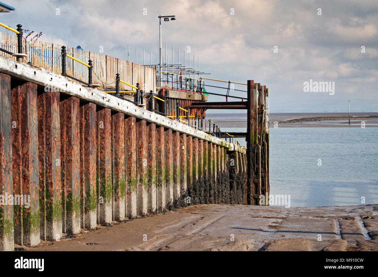 Il dock del Knott fine ferry in riparazione durante il periodo invernale, quando il servizio non è operativo Foto Stock