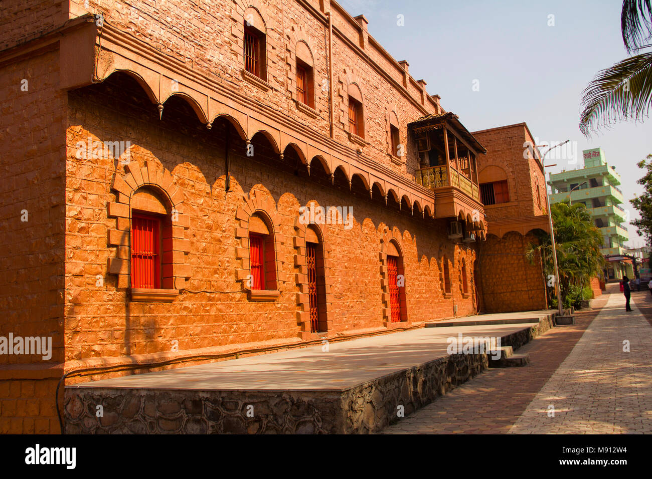 Una replica dello Sri Shirdi Sai Baba Sansthan ad una distanza di 25 km su off vecchia Bombay e Pune in autostrada in Shirgaon. Questo tempio è stato costruito dal Sig. Prak Foto Stock
