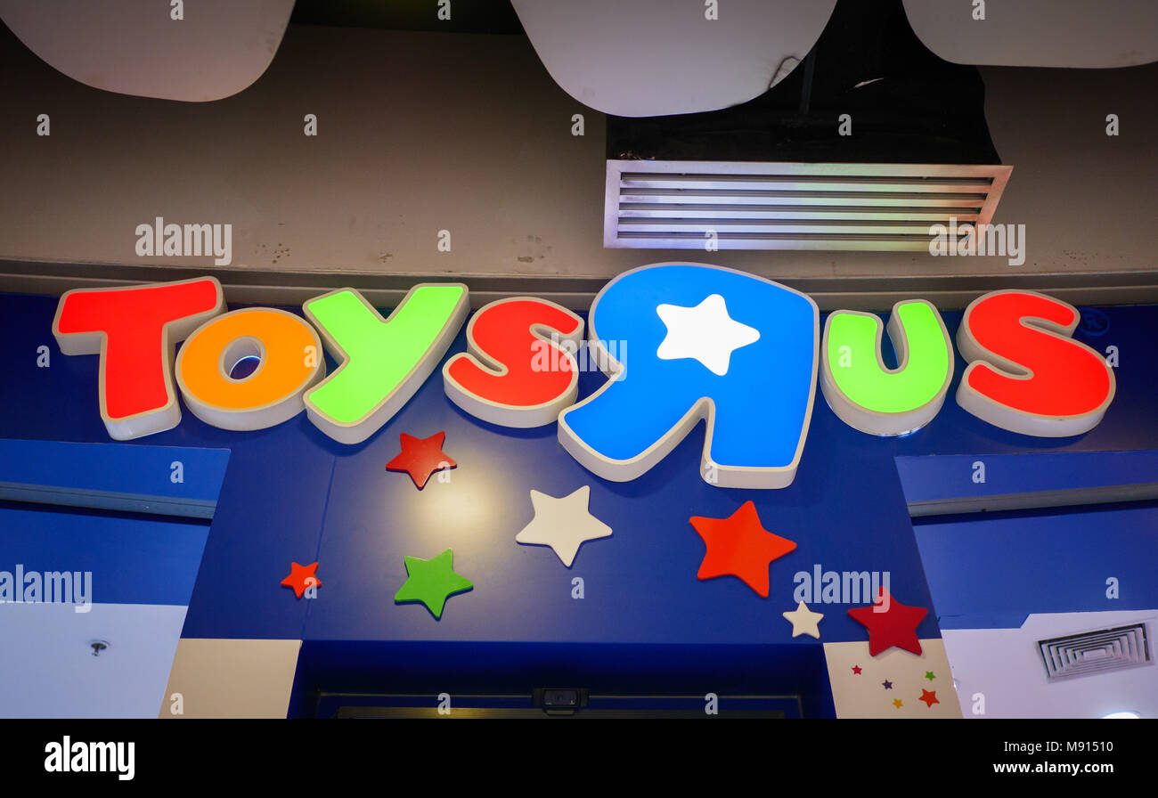Bangkok, Tailandia - 17 Marzo 2018 : Toys R Us logo nella parte anteriore del negozio a Bangkok, Thailandia. Foto Stock