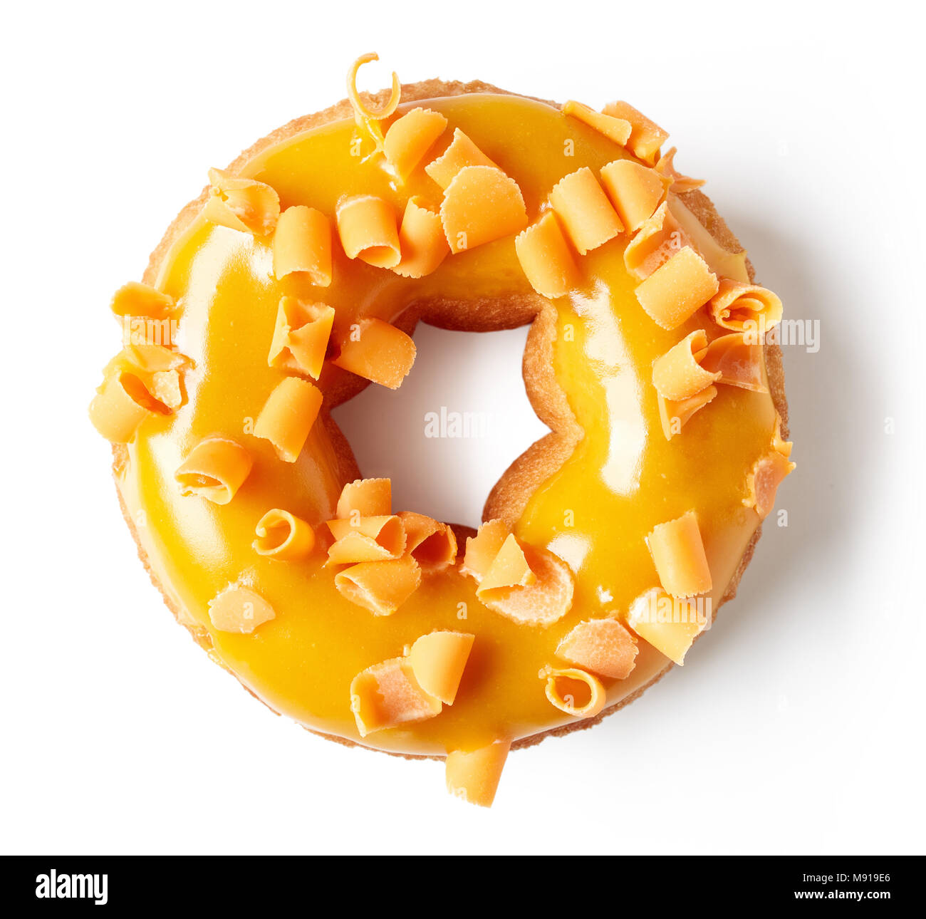 Orange ciambella con scaglie di cioccolato isolato su sfondo bianco, vista dall'alto Foto Stock