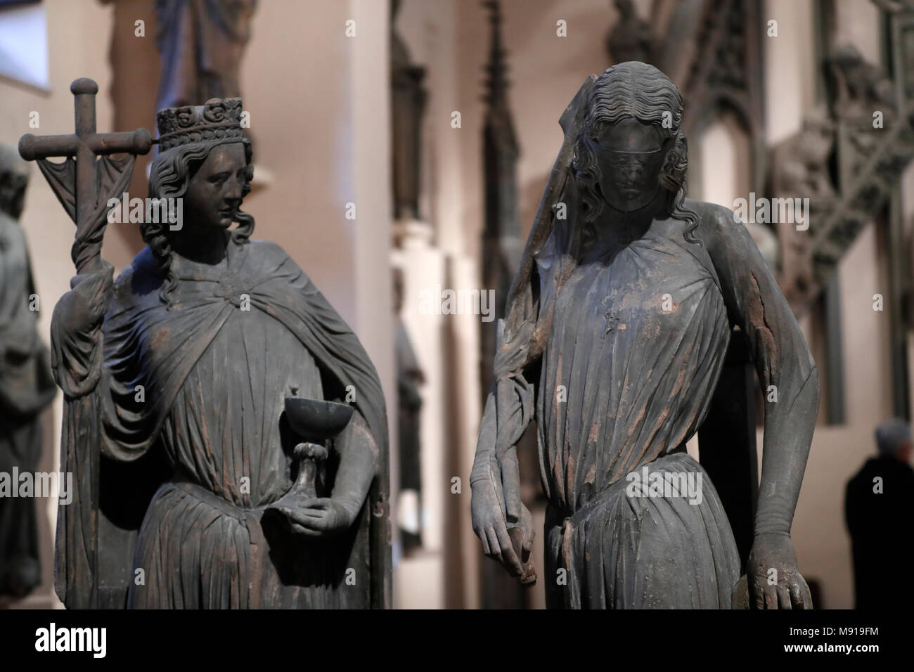 Oeuvre Notre Dame museo. La Chiesa e la Sinagoga. 13 secolo. Strasburgo. La Francia. Foto Stock