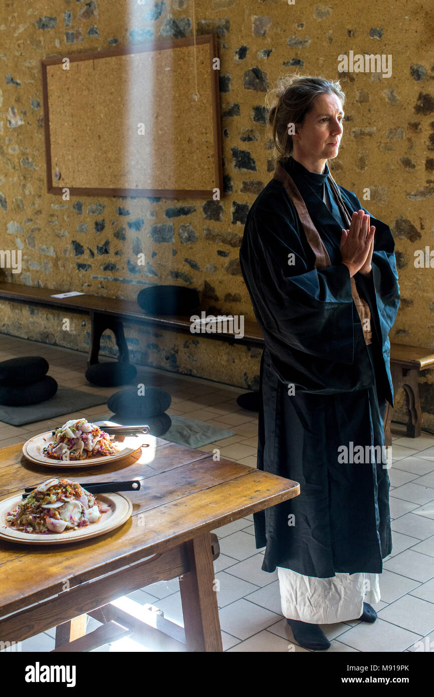 Zen sesshin (ritiro). Pasto rituale. La Francia. Foto Stock