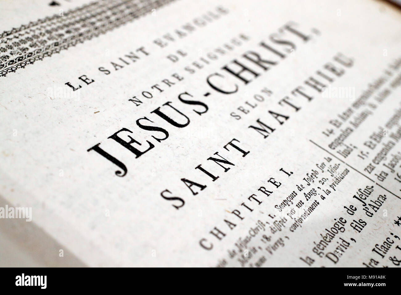 Vecchia Santa Bibbia. Il Vangelo di Matteo. Strasburgo. La Francia. Foto Stock