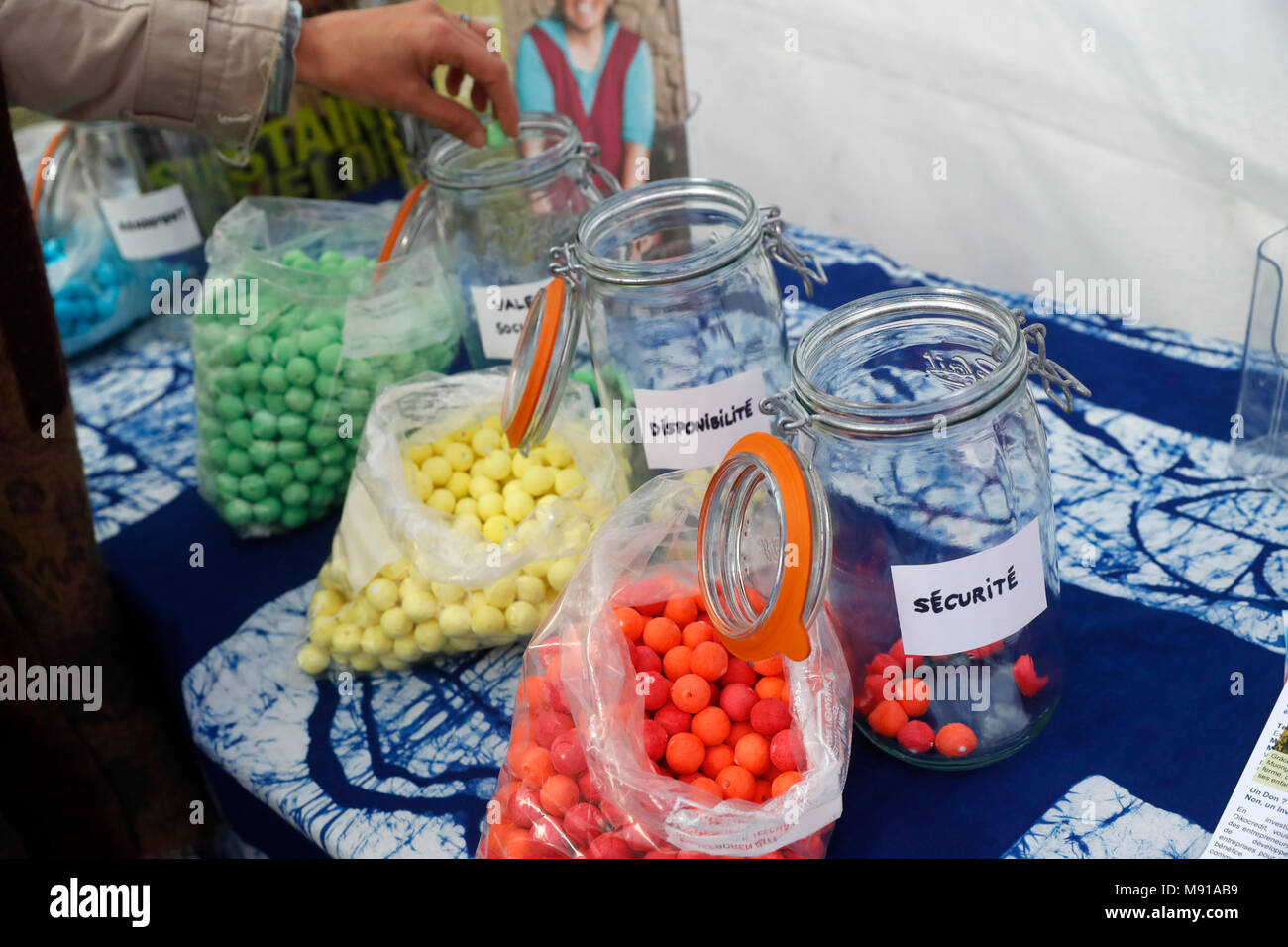 Oikocredit è una cooperativa di tutto il mondo che promuove lo sviluppo sostenibile mediante la concessione di prestiti. Strasburgo. La Francia. Foto Stock