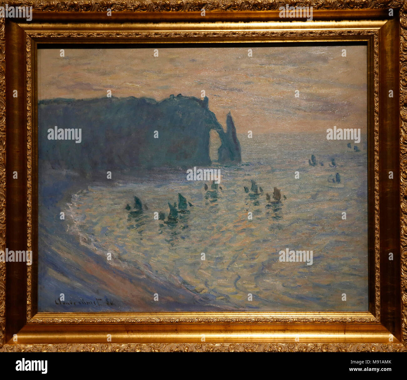 Claude Monet, Scogliere di Etretat, 1886, olio su tela. Schukin raccolta, Pushkin Fine Art Museum di Mosca. Shot mentre esposte a Parigi, Francia. Foto Stock