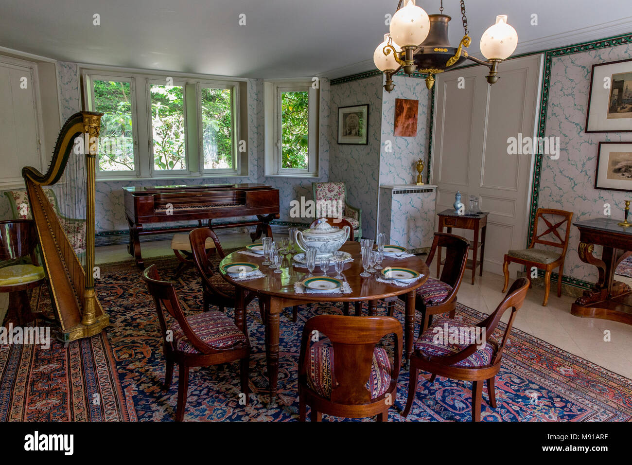 Il francese del XIX secolo Chateaubriand scrittore in casa ChÃ¢tenay-Malabry, Francia. Sala da pranzo con arredi impero. Foto Stock