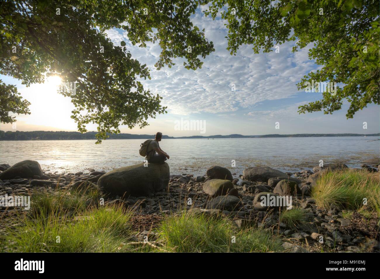 Escursionista alla scoperta dell'isola tjorn, Svezia 2016 Foto Stock