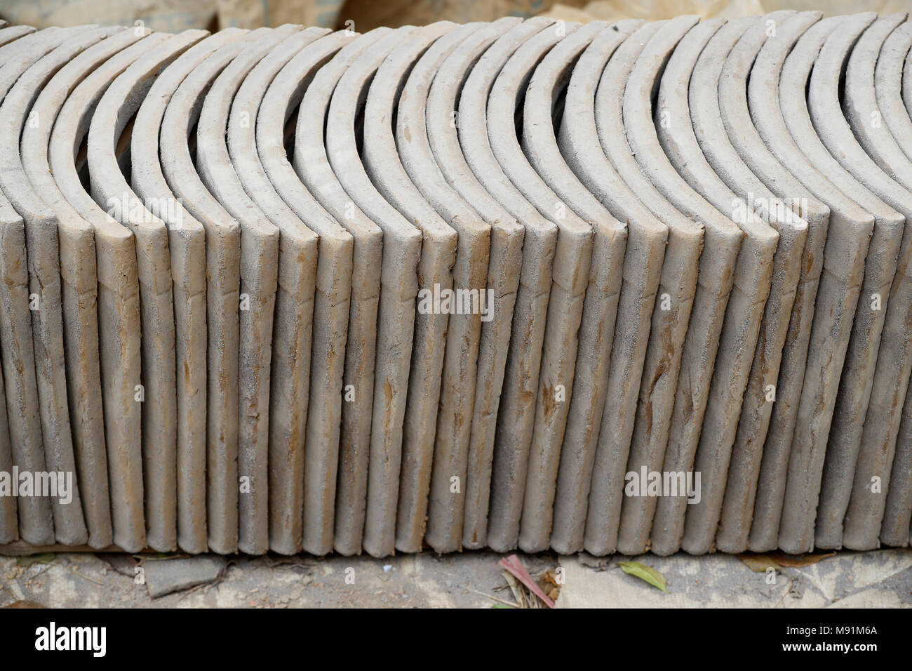 Tegole ceramiche fabbrica. Bac figlio. Il Vietnam. Foto Stock