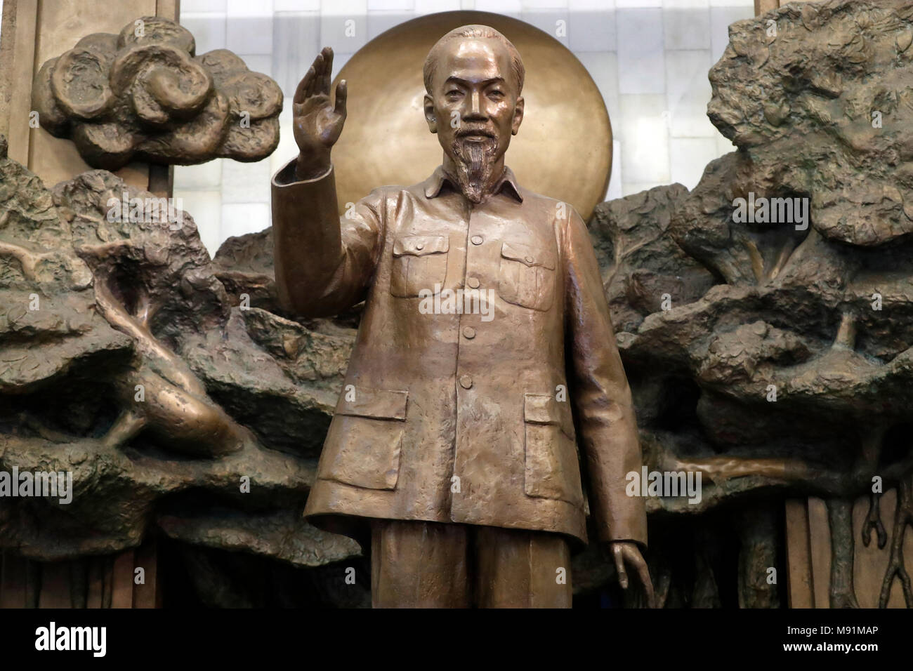 Statua di Ho Chi Minh, hall centrale, Museo Ho Chi Minh Ho Chi Minh (1890-1969) leader comunista vietnamita circa 1948. Hanoi. Il Vietnam. Foto Stock