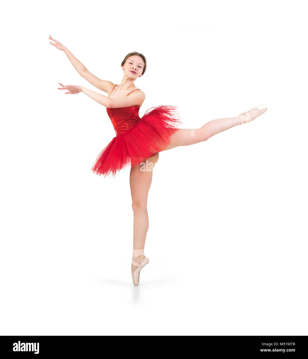 Una donna in un balletto rosso tutu. Studio su sfondo bianco, immagine isolata. Foto Stock