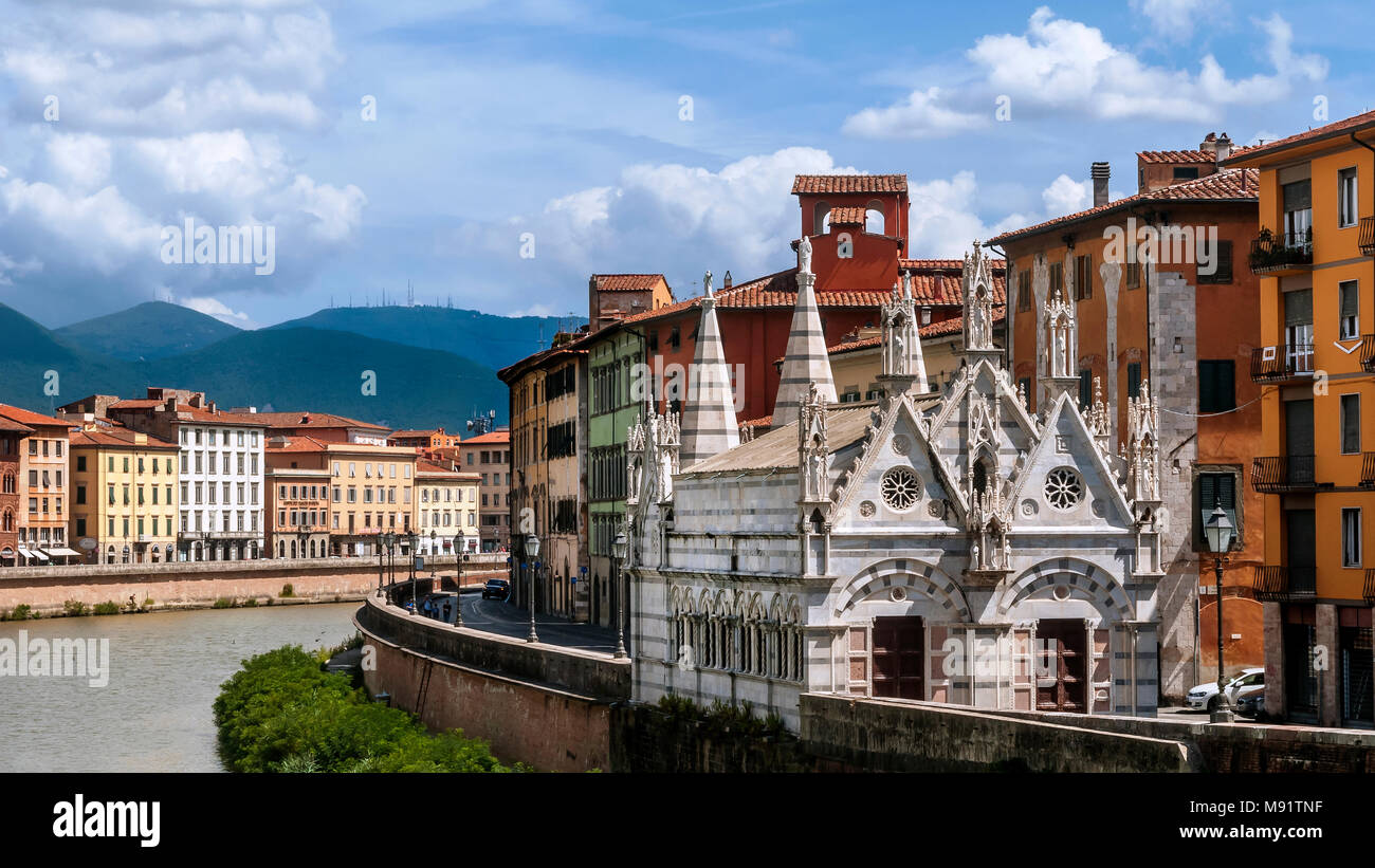 La bella chiesa di Santa Maria della Spina sul Lungarno di Pisa, Toscana, Italia Foto Stock