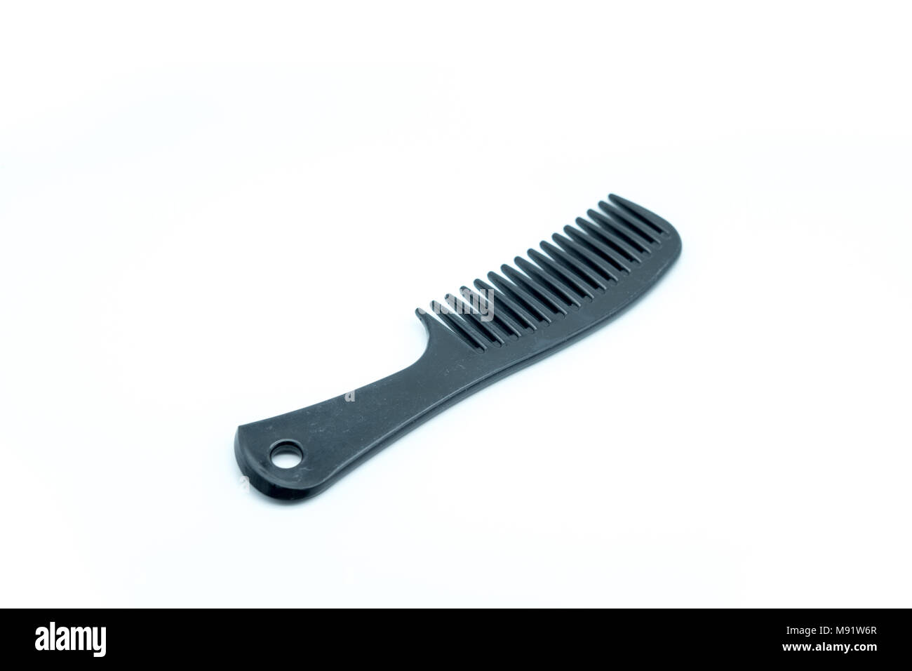 Capelli neri pettine, isolati su sfondo bianco Foto Stock