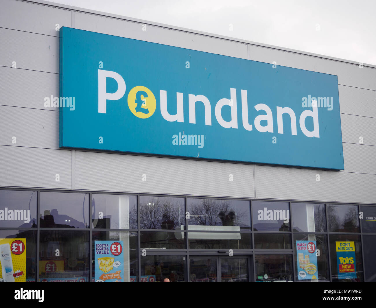 Cardiff Wales UK. 21 marzo 2018: la varietà Poundland catena negozio nella periferia della città. Foto Stock