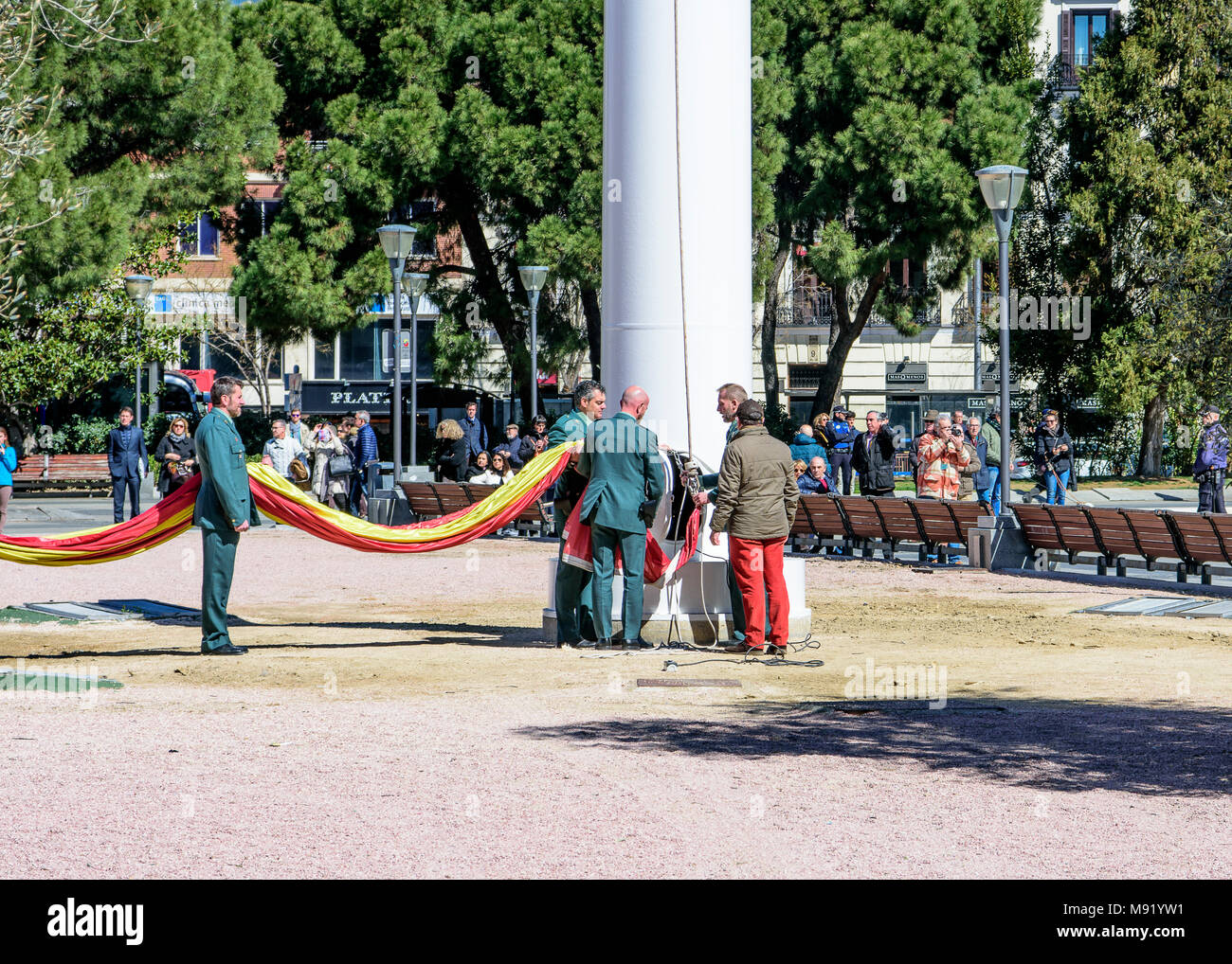 Madrid, Spagna. Xxi Mar, 2018. Bandiera cerimonia di sollevamento. È celebrato il terzo mercoledì di ogni mese. La cerimonia è effettuata dalla Guardia Civile Credito: F. J. Carneros/Alamy Live News Foto Stock