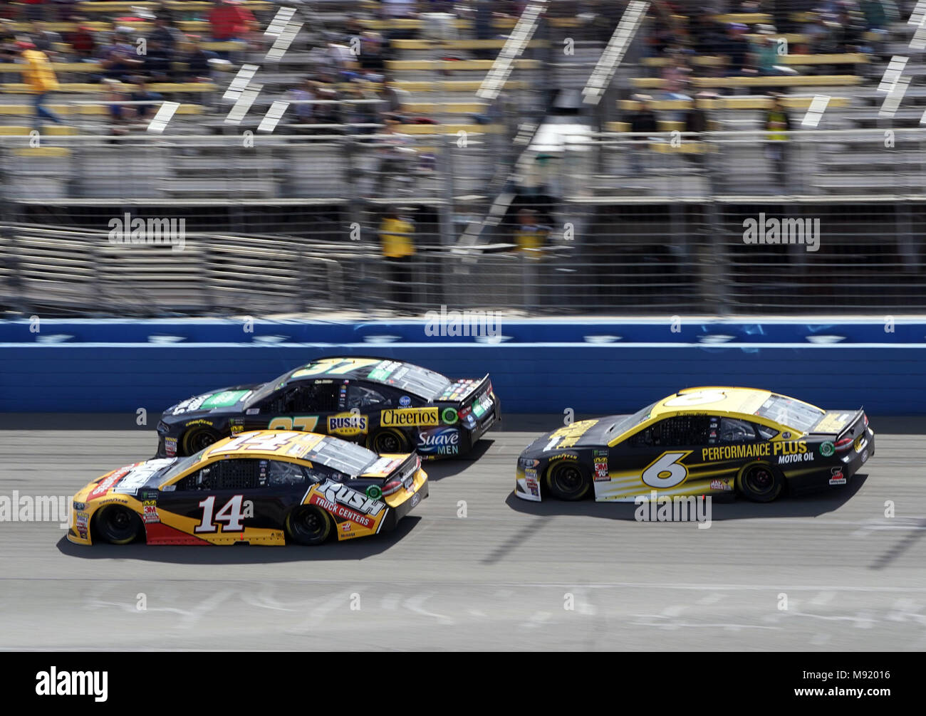 Fontana, CA, Stati Uniti d'America. Xxi Mar, 2018. NASCAR - la NASCAR Auto Club 400, Auto Club Speedway di Fontana, in California, Stati Uniti d'America, 19 marzo 2018. Immagine di credito cr Scott Mitchell/ZUMA Premere Credito: Scott Mitchell/ZUMA filo/Alamy Live News Foto Stock