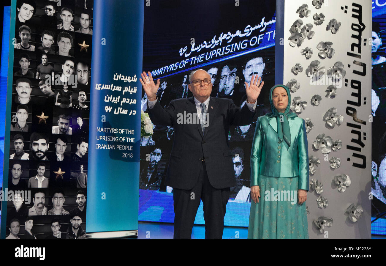Tirana, Albania. 20 Mar, 2018. Maryam Rajavi, Rudy Giuliani, capodanno iraniano - Maryam Rajavi, Sindaco Rudy Giuliani, e un certo numero di politici albanesi figure hanno partecipato ad una cerimonia di capodanno iraniano, Nowruz, il 20 marzo 2018, a un incontro dei membri del popolo della Mojahedin Organizzazione dell'Iran (OMPI/MEK) in Albania. Credito: Siavosh Hosseini/Alamy Live News Foto Stock