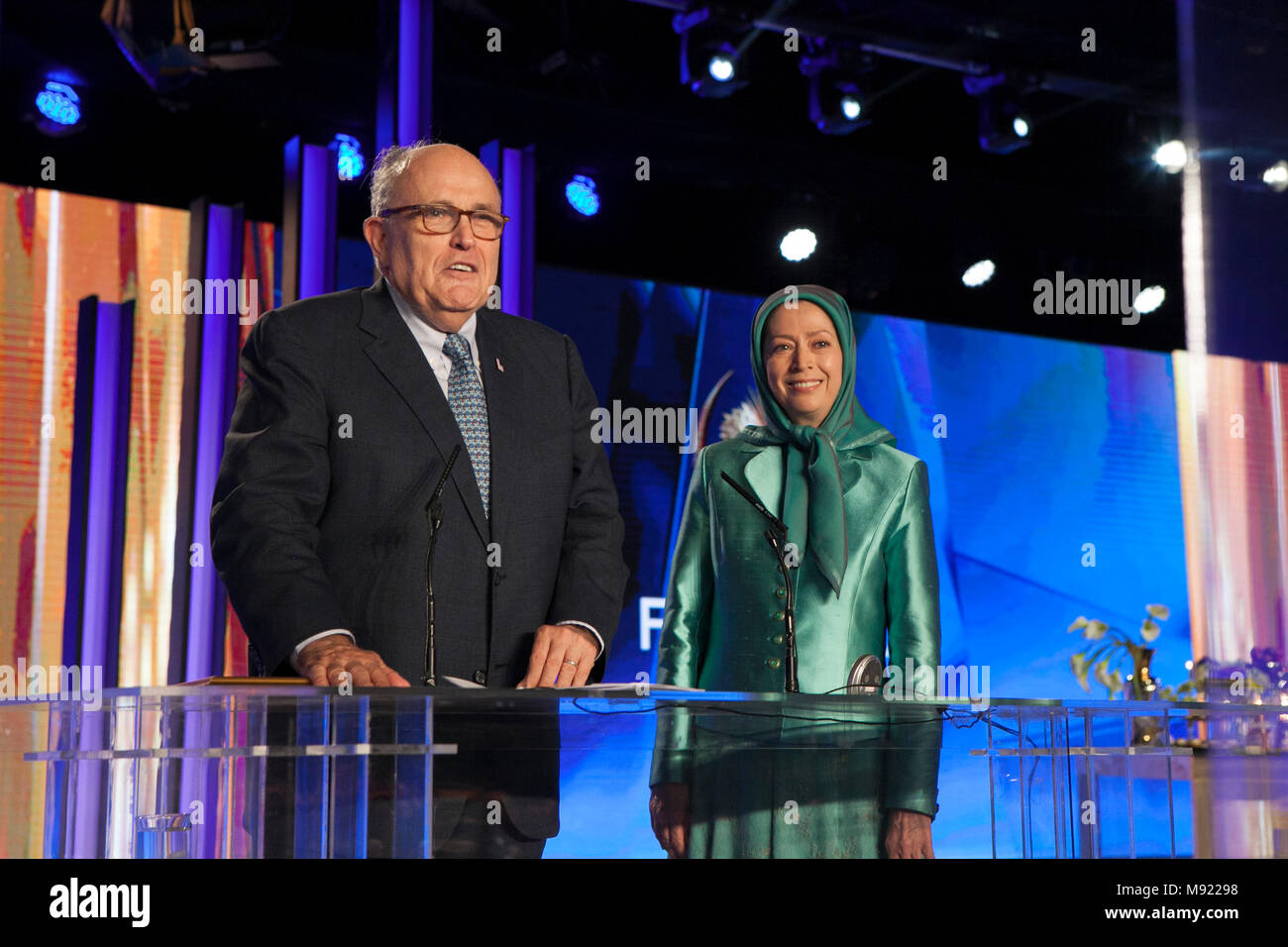 Tirana, Albania. 20 Mar, 2018. Maryam Rajavi, Rudy Giuliani, capodanno iraniano - Maryam Rajavi, Sindaco Rudy Giuliani, e un certo numero di politici albanesi figure hanno partecipato ad una cerimonia di capodanno iraniano, Nowruz, il 20 marzo 2018, a un incontro dei membri del popolo della Mojahedin Organizzazione dell'Iran (OMPI/MEK) in Albania. Credito: Siavosh Hosseini/Alamy Live News Foto Stock