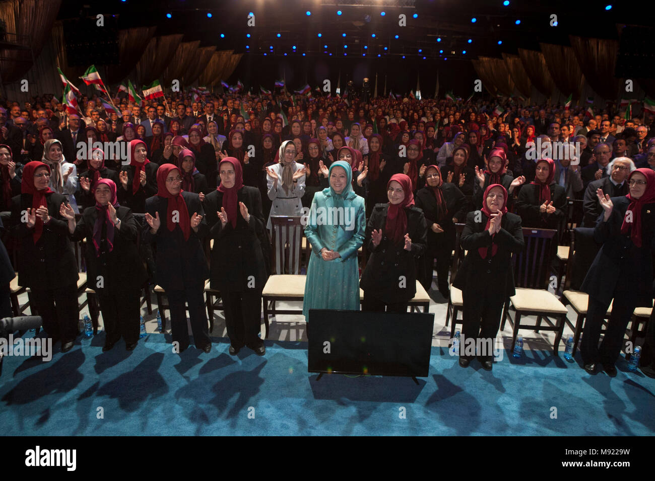 Tirana, Albania. 20 Mar, 2018. Maryam Rajavi, Zahra Merrikhi (L), Capodanno iraniano - Maryam Rajavi e Zahra Merrikhi(L), l'OMPI Segretario generale , ha partecipato ad una cerimonia di capodanno iraniano, Nowruz, il 20 marzo 2018, a un incontro dei membri del popolo della Mojahedin Organizzazione dell'Iran (OMPI/MEK) in Albania. Credito: Siavosh Hosseini/Alamy Live News Foto Stock