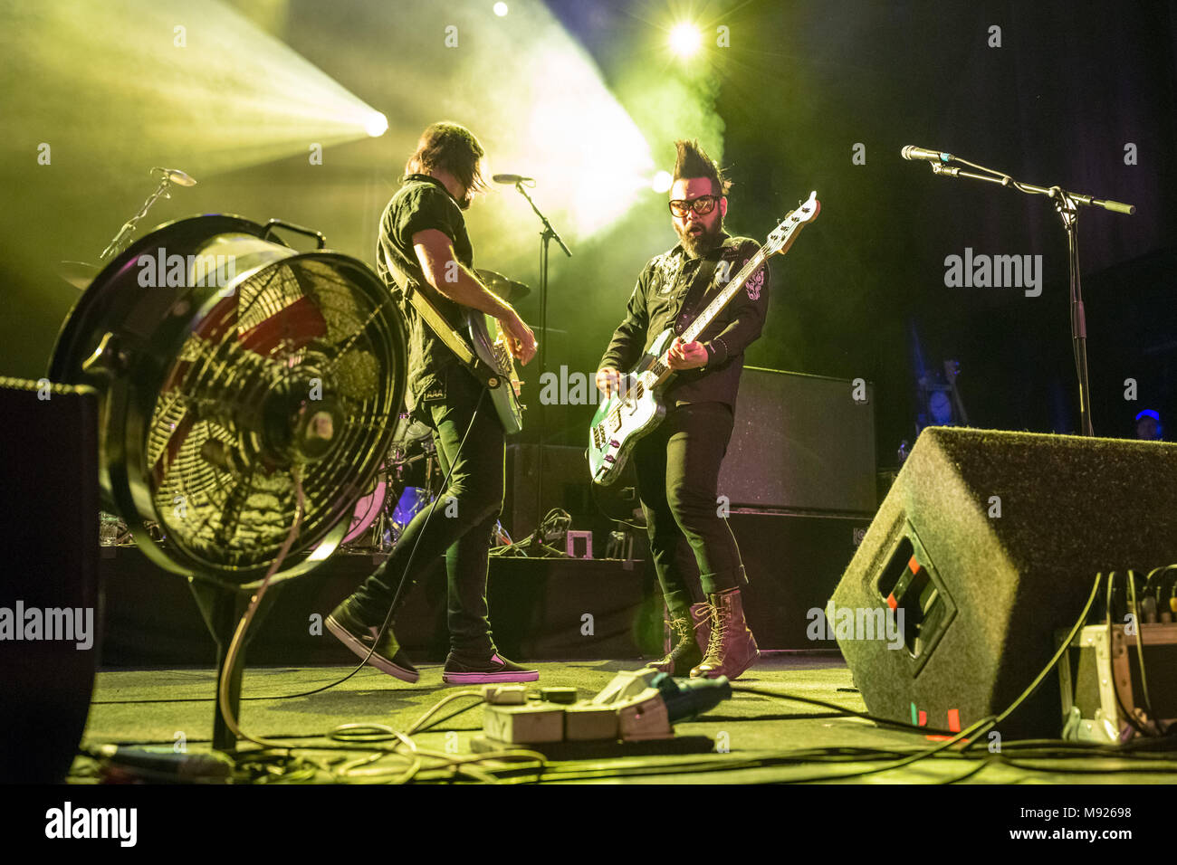 Dublino, Irlanda. Xxi Mar, 2018. Grant Nicholas e Taka Hirose da welsh rock band gioco alimentatore in Dublino è il teatro Olimpia. Credito: Ben Ryan SOPA/images/ZUMA filo/Alamy Live News Foto Stock