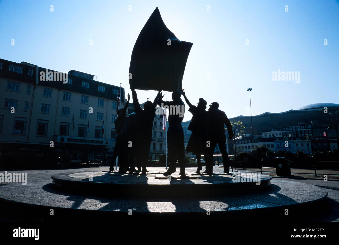 La scultura per commemorare i 50 anni dalla liberazione di Jersey dopo la seconda guerra mondiale, da Philip Jackson, è stata svelata dal Principe di Galles il 9 maggio 1995, archiviazione di fotografia, 2003, Isole del Canale Foto Stock